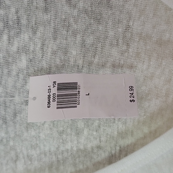 October Sale. Buy 1 Get 1 Free..Old Navy Ladies White shorts sleeved top NWT - Picture 4 of 6